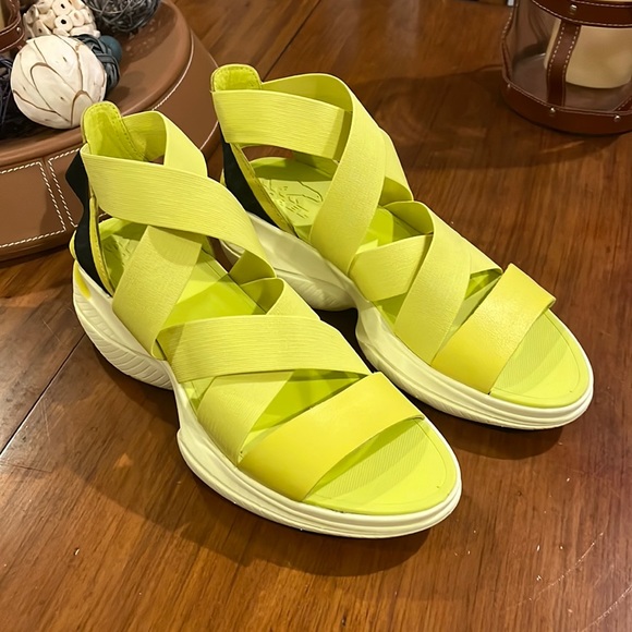 Sorel Explorer Blitz Multi Strap Sandals Shoes New Yellow Black Women’s sizes - Picture 2 of 13